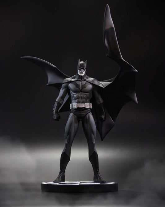 DC Direct Estatua a Batman Black & White Batman (by Jorge Jimenez) 27 cm