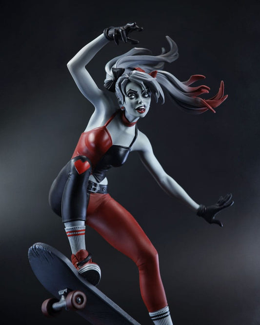 Harley Quinn: Red, White & Black Harley Quinn by Ivan Tao 20 cm 1/10 DC Direct Estatua