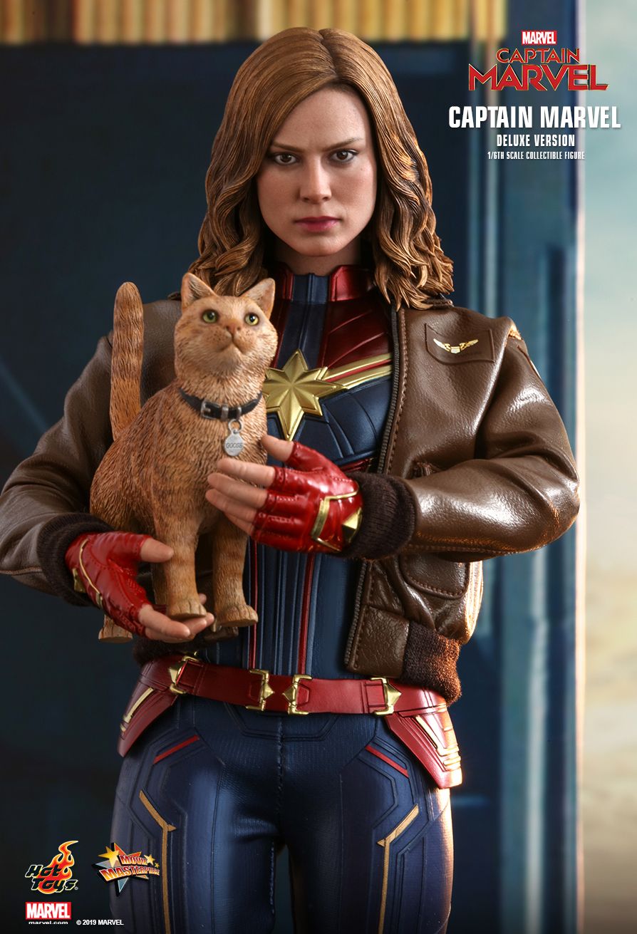 Captain Marvel 1/6 (Deluxe Version)