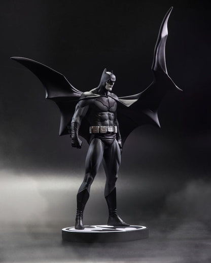 DC Direct Estatua a Batman Black & White Batman (by Jorge Jimenez) 27 cm