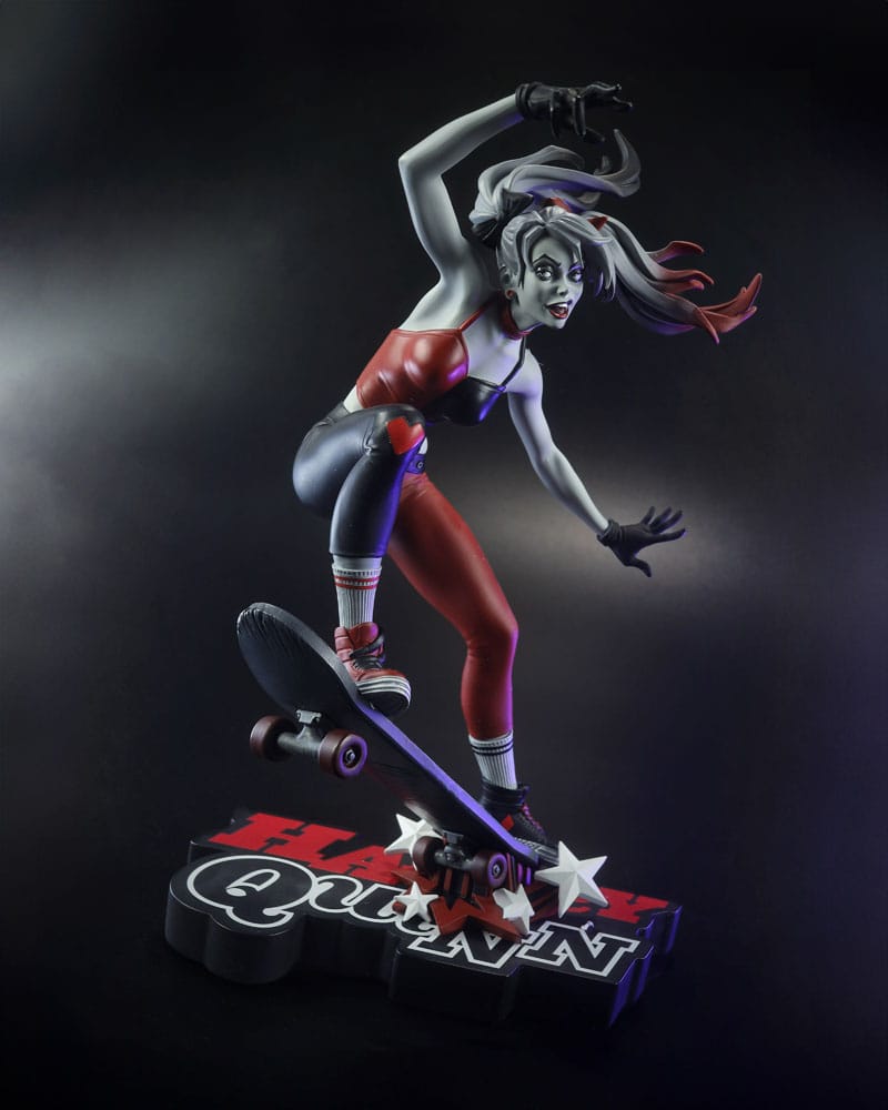 Harley Quinn: Red, White & Black Harley Quinn by Ivan Tao 20 cm 1/10 DC Direct Estatua